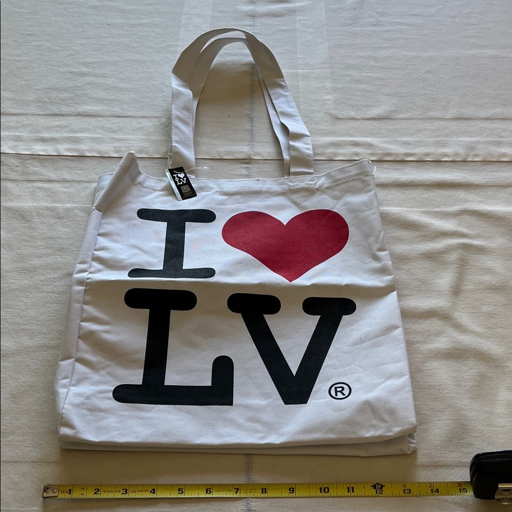 I Love LV White Canvas Tote Bag with Red Heart - Picture 4 of 10